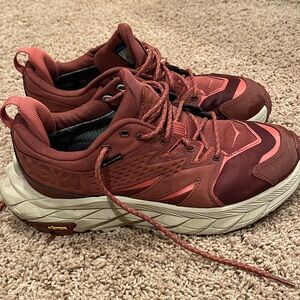 Hoka One One women’s low Anacapa GTX
